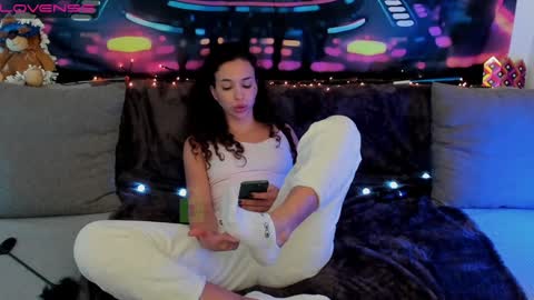 Leyila Johnnyn online show from 27, 12, 2024