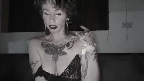 Trixy Rose online show from 10, 1, 2025