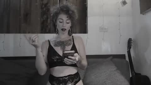 Trixy Rose online show from 10, 1, 2025