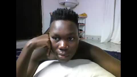 Snapshot of sexqueen02 chatting on 5, 2, 2025 sexqueen02 online show from 5, 2, 2025