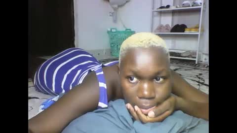 Snapshot of sexqueen02 chatting on 4, 3, 2025 sexqueen02 online show from 4, 3, 2025