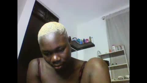 Snapshot of sexqueen02 chatting on 5, 3, 2025 sexqueen02 online show from 5, 3, 2025