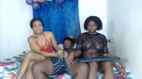 Snapshot of sexxxtreeme_ chatting on 3, 1, 2025 sexxxtreeme_ online show from 3, 1, 2025