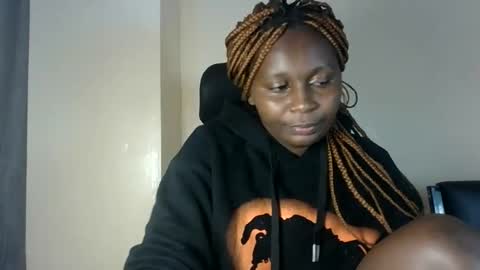 Snapshot of sexxy_amira chatting on 12, 10, 2025 sexxy_amira online show from 12, 10, 2025