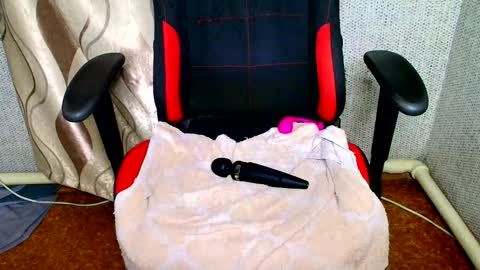 Jessica  Face only in pvt or in snapchat Dont ask more.... online show from 9, 9, 2025