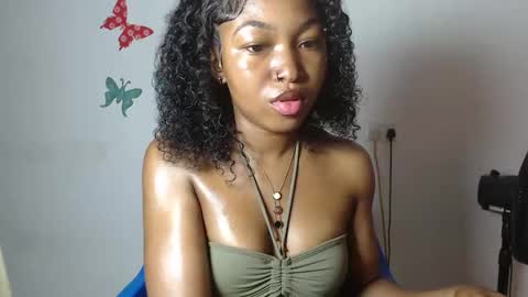 Snapshot of sexy_bluey247 chatting on 28, 11, 2025 sexy_bluey247 online show from 28, 11, 2025