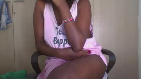 Snapshot of sexy_ebony_bliss chatting on 25, 1, 2025 adasa online show from 25, 1, 2025