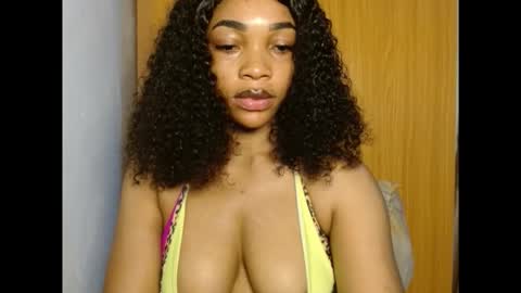 Snapshot of sexy_kitty881 chatting on 12, 9, 2025 Sexy kitty881 online show from 12, 9, 2025