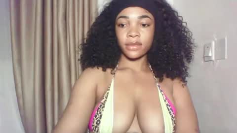 Snapshot of sexy_kitty881 chatting on 17, 10, 2025 Sexy kitty881 online show from 17, 10, 2025