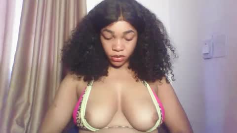 Snapshot of sexy_kitty881 chatting on 25, 10, 2025 Sexy kitty881 online show from 25, 10, 2025