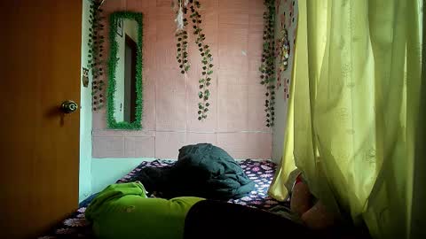 sexy lolas online show from 18, 3, 2026