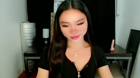 Snapshot of sexy_mikaxoxo chatting on 8, 3, 2025 mika online show from 8, 3, 2025