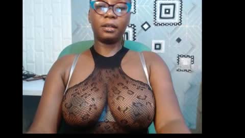 Snapshot of sexy_pearl12 chatting on 4, 1, 2025 zoe online show from 4, 1, 2025