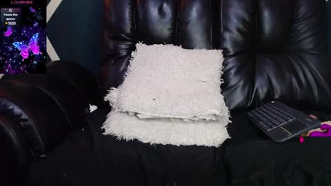 Snapshot of sexy_redgirl chatting on 11, 3, 2025 karoline online show from 11, 3, 2025