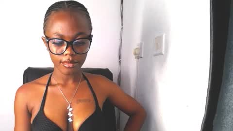 Snapshot of sexy_slimebony chatting on 25, 10, 2025 Rae online show from 25, 10, 2025
