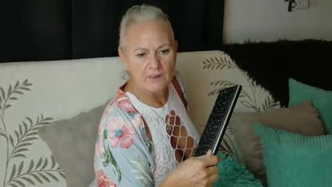 Sexy GILF Allie Kay online show from 11, 3, 2026