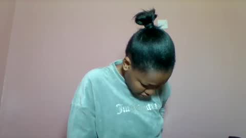 sexyapple2002 online show from 12, 9, 2025