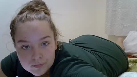 Snapshot of sexyayo666 chatting on 24, 9, 2025 ALAYA online show from 24, 9, 2025
