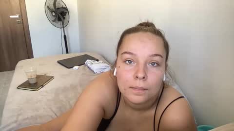 Snapshot of sexyayo666 chatting on 30, 9, 2025 ALAYA online show from 30, 9, 2025