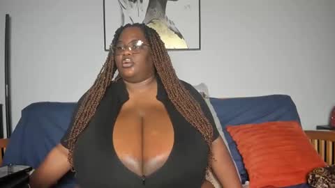 Snapshot of sexyblackhugetits chatting on 9, 2, 2025 sexyblackhugetits online show from 9, 2, 2025