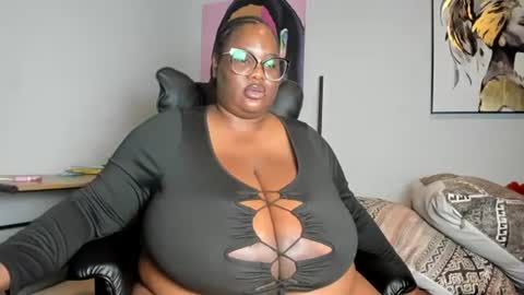 Snapshot of sexyblackhugetits chatting on 12, 10, 2025 sexyblackhugetits online show from 12, 10, 2025