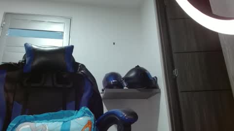 Snapshot of sexyboy_bigclit chatting on 4, 6, 2026 Iker online show from 4, 6, 2026