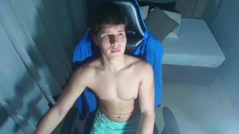 Snapshot of sexyboy_vc chatting on 6, 10, 2025 owen sky online show from 6, 10, 2025
