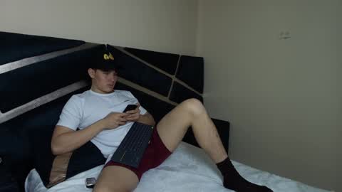 Snapshot of sexyboy_vc chatting on 9, 10, 2025 owen sky online show from 9, 10, 2025