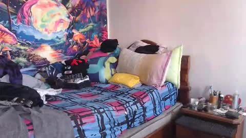 Snapshot of sexydarkhunter2 chatting on 16, 12, 2025 Mike online show from 16, 12, 2025