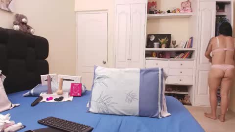 Snapshot of sexyeva_25 chatting on 12, 9, 2025 Eva online show from 12, 9, 2025