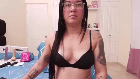 Snapshot of sexyeva_25 chatting on 7, 10, 2025 Eva online show from 7, 10, 2025