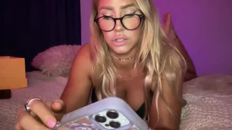 Ashley Love online show from 25, 10, 2025