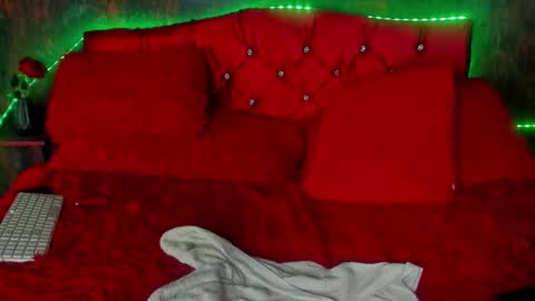 Snapshot of sexylaurita4u chatting on 14, 12, 2024 laura online show from 14, 12, 2024
