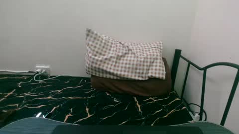 Snapshot of sexylove212002 chatting on 2, 1, 2025 Lily online show from 2, 1, 2025