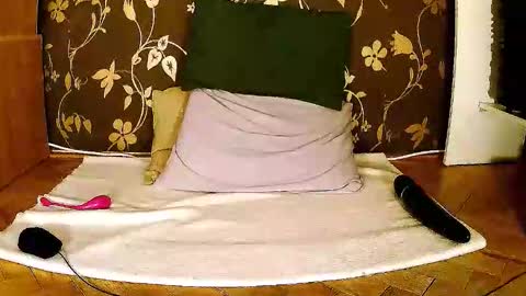 Snapshot of sexymayagold chatting on 14, 9, 2025 Squirty Maya Gold online show from 14, 9, 2025