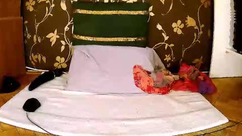 Snapshot of sexymayagold chatting on 17, 9, 2025 Squirty Maya Gold online show from 17, 9, 2025