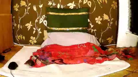 Snapshot of sexymayagold chatting on 18, 9, 2025 Squirty Maya Gold online show from 18, 9, 2025