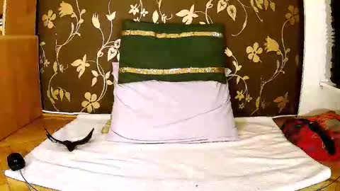 Snapshot of sexymayagold chatting on 25, 9, 2025 Squirty Maya Gold online show from 25, 9, 2025