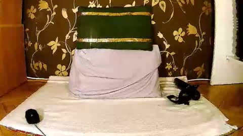 Snapshot of sexymayagold chatting on 12, 10, 2025 Squirty Maya Gold online show from 12, 10, 2025