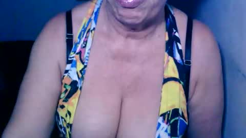 Snapshot of sexyoldwet chatting on 11, 11, 2025 AnneSofia online show from 11, 11, 2025