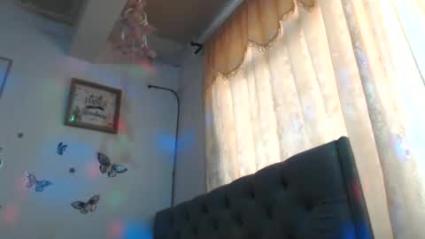 Venus Independent Model online show from 15, 9, 2025