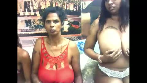 Snapshot of sexyva4u2luv chatting on 3, 3, 2025 sexyva4u2luv online show from 3, 3, 2025