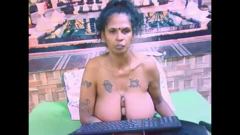 Snapshot of sexyva4u2luv chatting on 12, 9, 2025 sexyva4u2luv online show from 12, 9, 2025