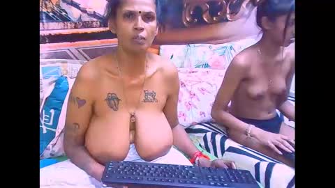 Snapshot of sexyva4u2luv chatting on 15, 9, 2025 sexyva4u2luv online show from 15, 9, 2025