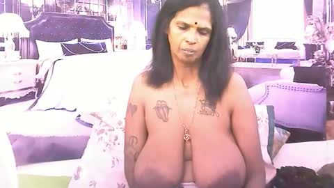 Snapshot of sexyva4u2luv chatting on 28, 10, 2025 sexyva4u2luv online show from 28, 10, 2025