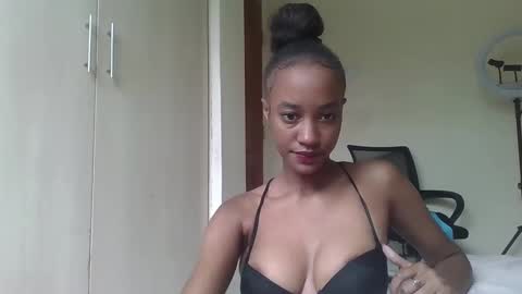 Snapshot of sexyyypetite chatting on 9, 11, 2025 SEXYPETITE online show from 9, 11, 2025
