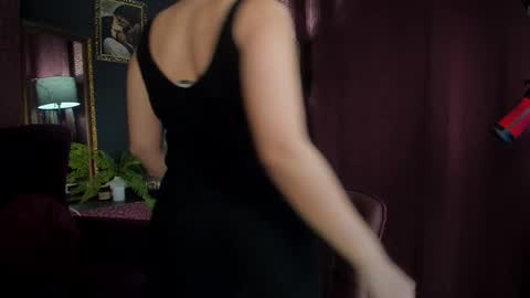 Snapshot of shadowlotus_ chatting on 13, 10, 2025 Lily  online show from 13, 10, 2025