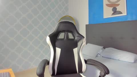 Snapshot of shanel_smithh chatting on 8, 11, 2025 Shanel online show from 8, 11, 2025