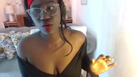 Snapshot of shanntall_tk chatting on 24, 2, 2025 shanntall_tk online show from 24, 2, 2025