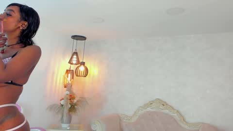 ShantallKnowles online show from 24, 1, 2025